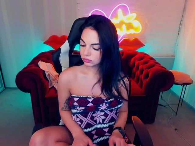 Live sex webcam photo for RayLenee #241317971