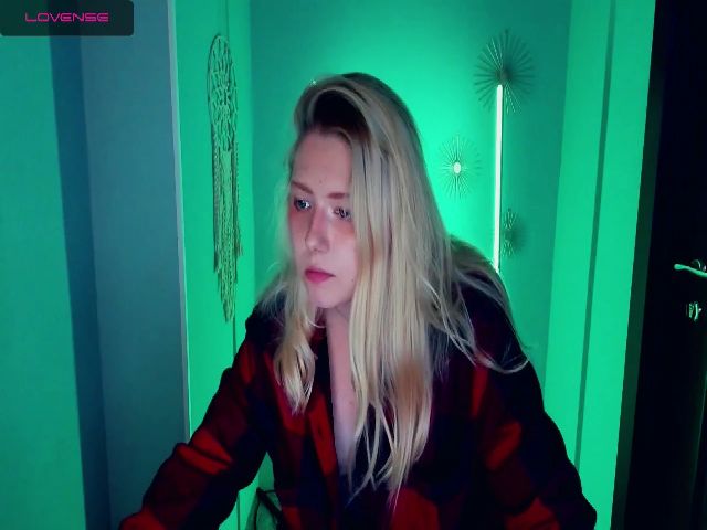 Live sex webcam photo for TinkerrBelll #252282420