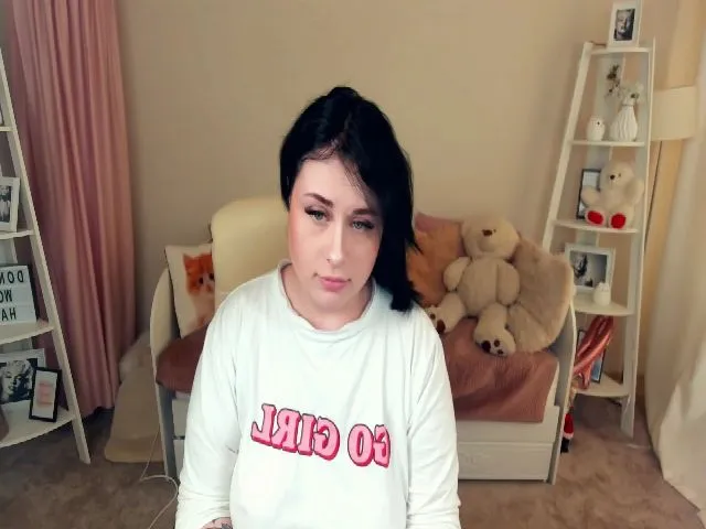 Live sex webcam photo for SerahMirabeli #264806746