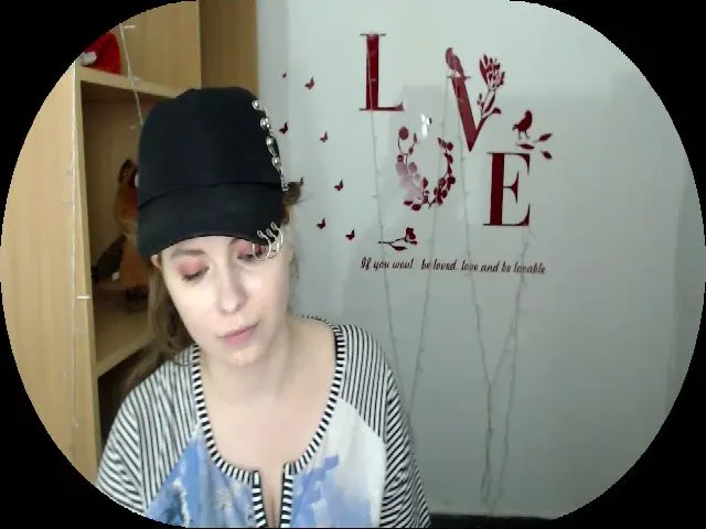 Live sex webcam photo for MollyMey #253223780