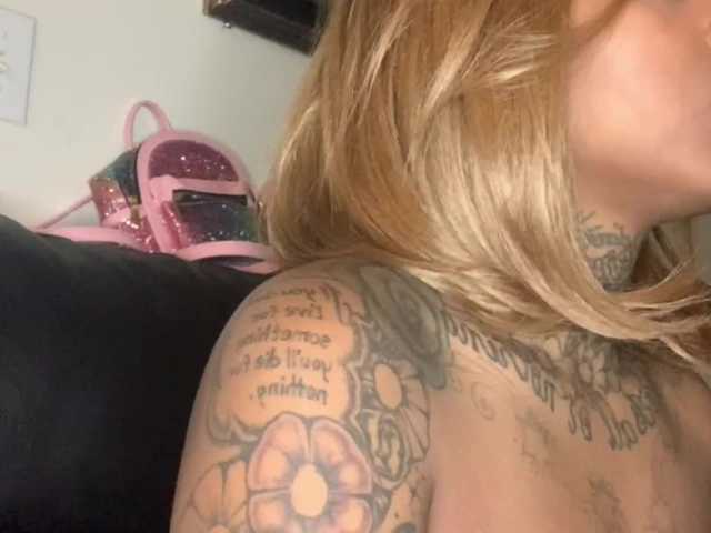 Live sex webcam photo for CreameSENSATI #240915152