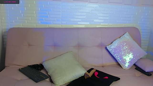 Live sex webcam photo for Samantha_Rogerss #252057941