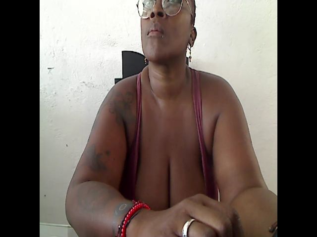 Live sex webcam photo for Assbigxhot9 #255682705