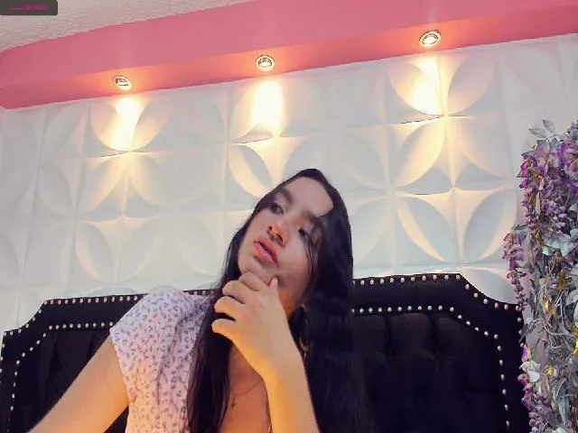 Live sex webcam photo for YoursLauren #252405070