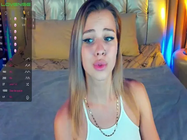 Live sex webcam photo for MariaCharming #264295793