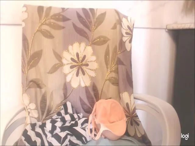 Live sex webcam photo for HrnyTeacher #254021781