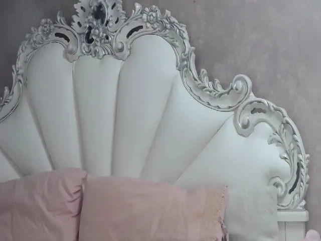 Live sex webcam photo for SoffyyHot #258341438