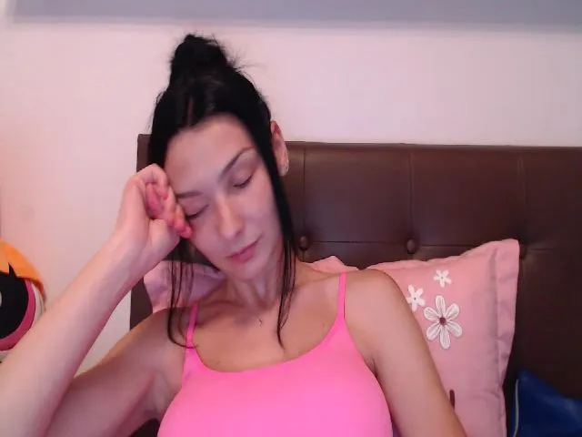 Live sex webcam photo for HeraWild #256901851