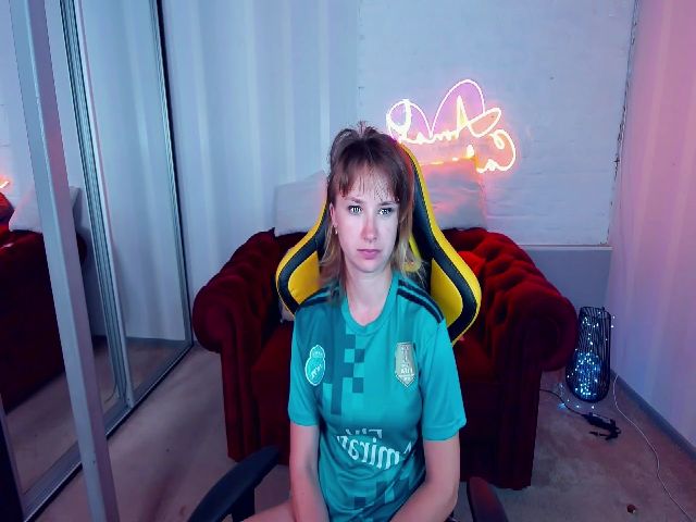 Live sex webcam photo for WhiteFoxi #261123625