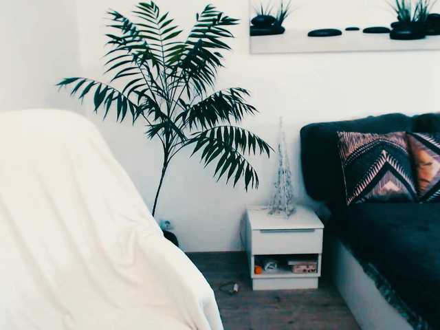 Live sex webcam photo for MayaRein #242998276