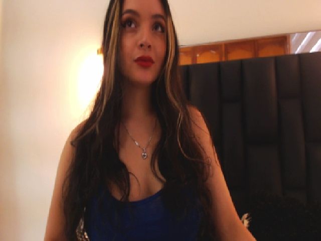 Live sex webcam photo for Bella_White05 #259982229