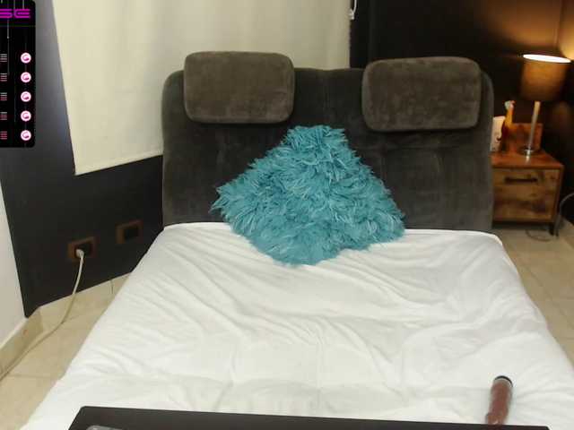 Live sex webcam photo for Zoe-Smith #243230370