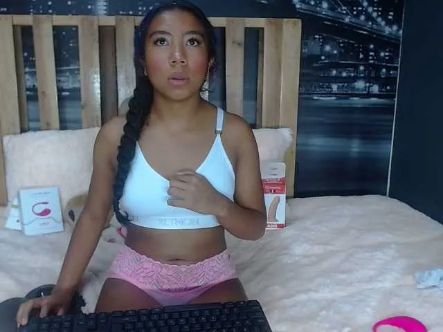 Live sex webcam photo for Anniieee #246200417