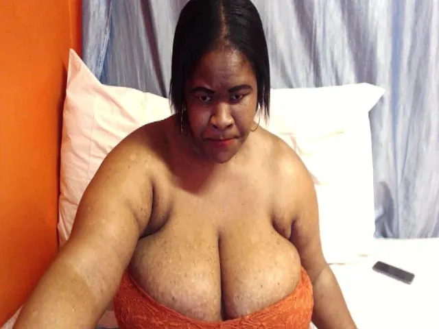 Live sex webcam photo for Sweetnozie #262073307
