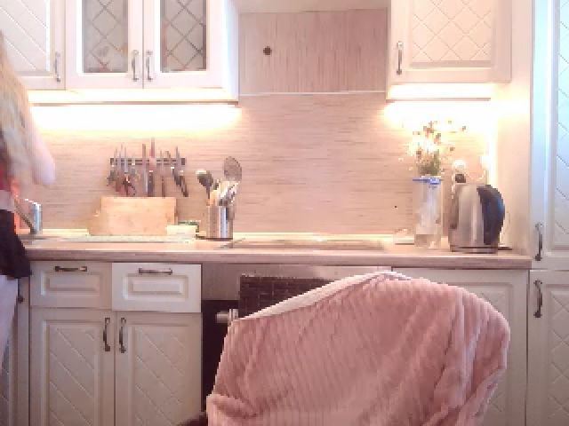 Live sex webcam photo for JaneGrey111 #255251757