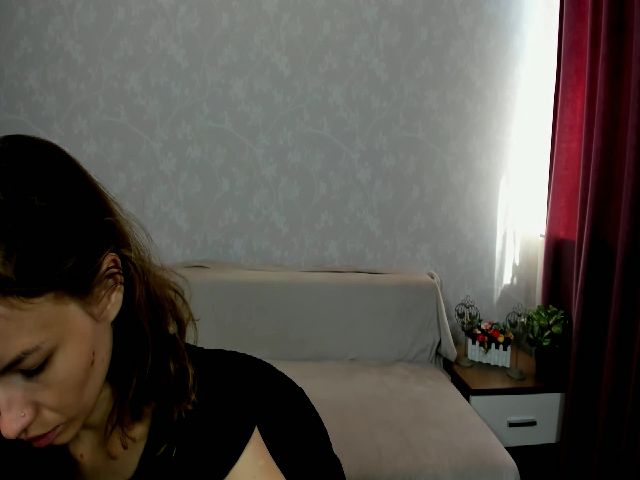 Live sex webcam photo for LindaReyy #253751380