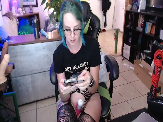 Live sex webcam photo for KinzySuicide #264418289