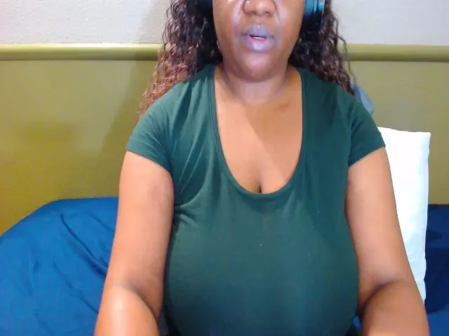 Live sex webcam photo for Explodeinmex #258283776