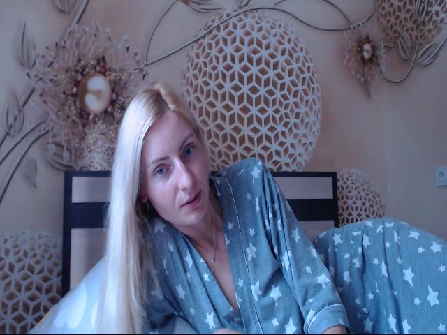 Live sex webcam photo for MeltingJulia #259966225