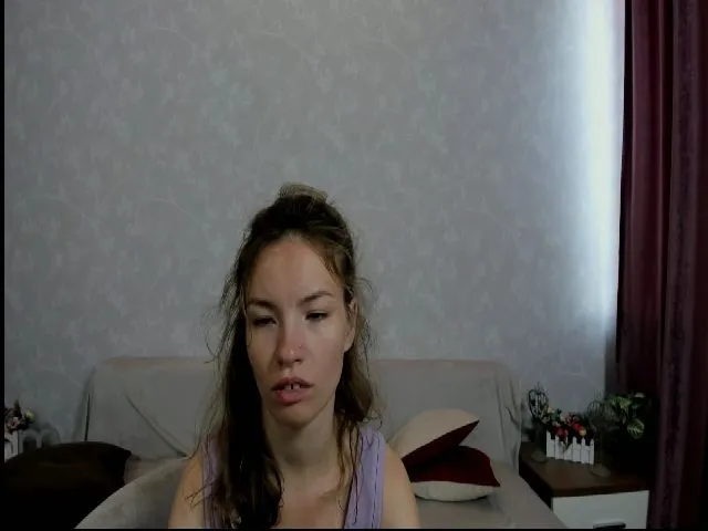 Live sex webcam photo for LindaReyy #258155140