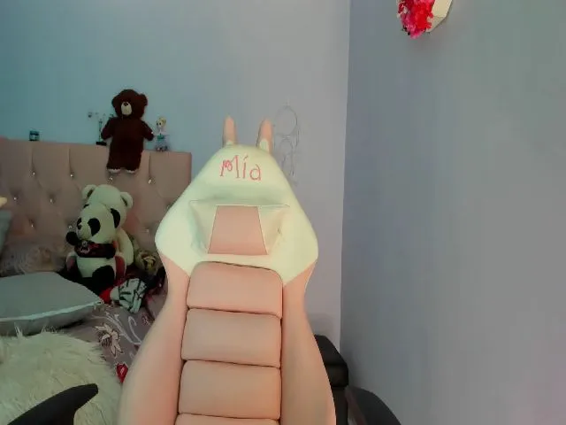 Live sex webcam photo for Mia_lambertt #261379711