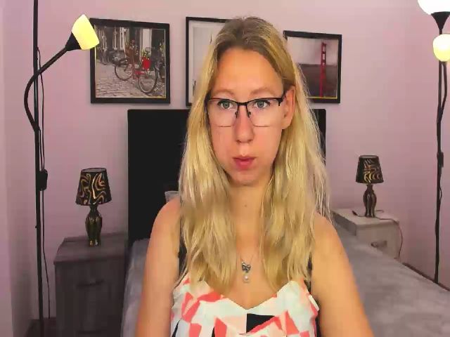 Live sex webcam photo for LizaSwan #253725134