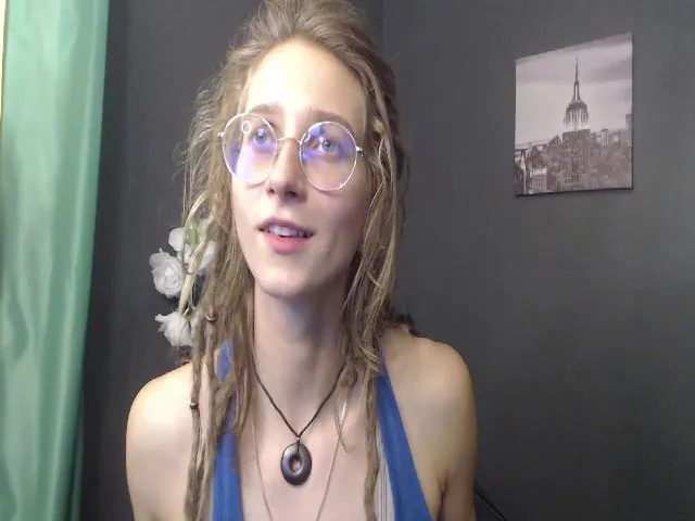 Live sex webcam photo for KINKYkeira #264848192
