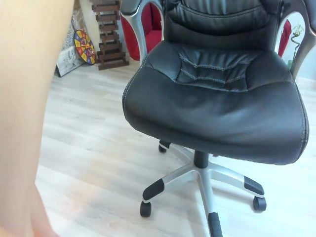 Live sex webcam photo for LizzieBrie #255909218