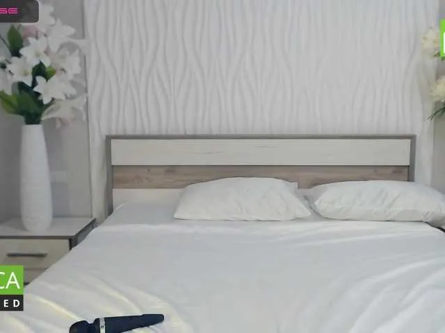 Live sex webcam photo for look-at-me #241028350