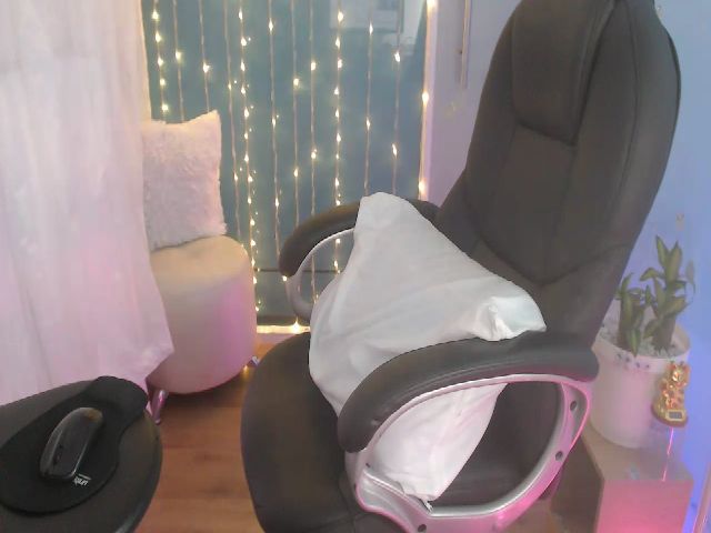 Live sex webcam photo for Anahi_moore #254946831