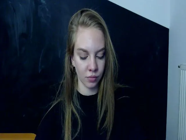 Live sex webcam photo for HappySecret_ #257045969