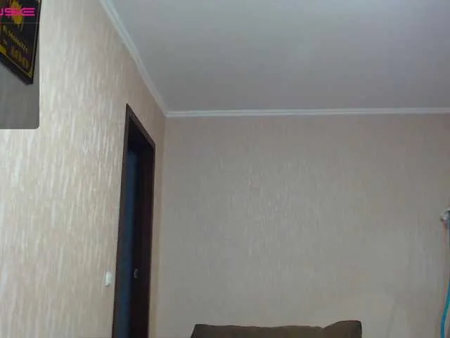 Live sex webcam photo for Blue-Eyes1 #244517571