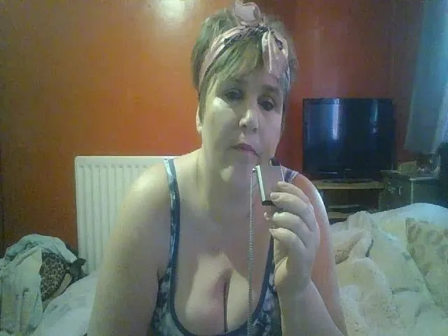 Live sex webcam photo for YUMMYMUMMY39 #262251801