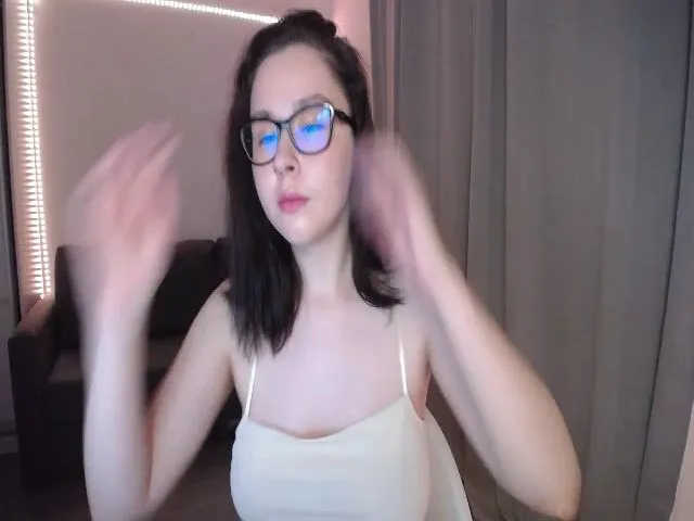 Live sex webcam photo for WowLisa #253924784