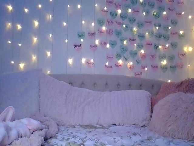 Live sex webcam photo for LunarLux #258502247