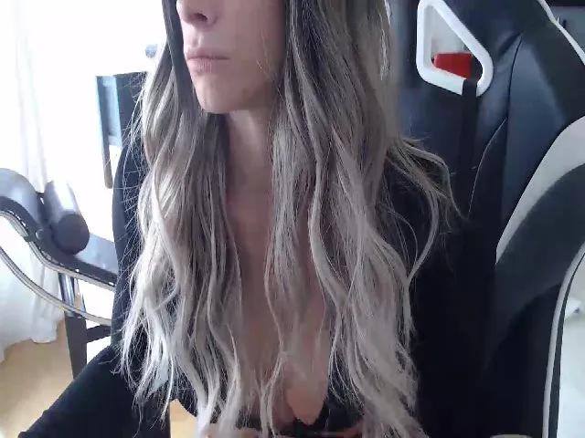 Live sex webcam photo for Karolynn #252896076