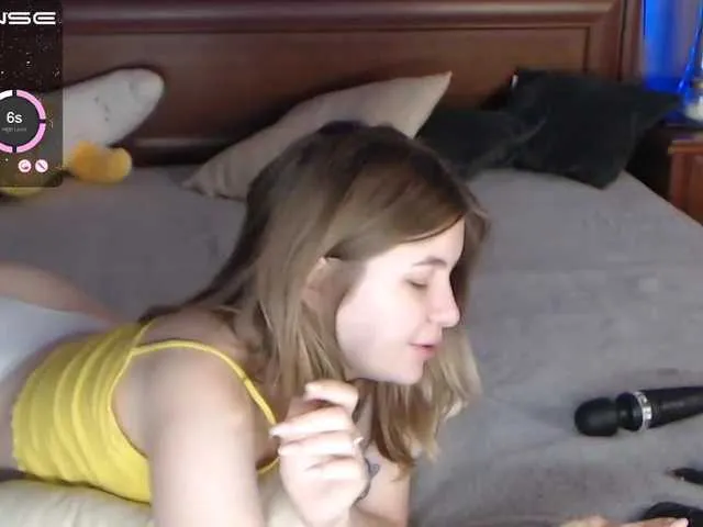 Live sex webcam photo for HollyMays #241381136