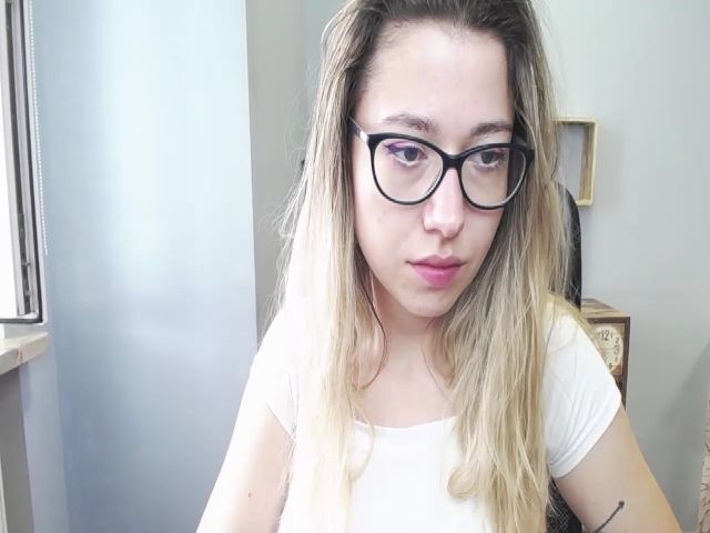 Live sex webcam photo for HeidiFLOWER #258515881