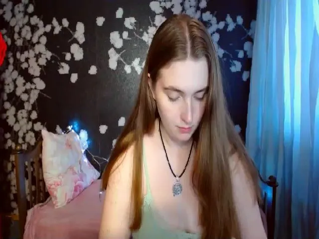Live sex webcam photo for NikkySonge #253779845