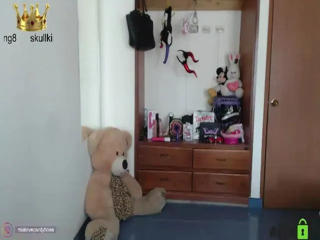 Live sex webcam photo for Miahot21 #260813615
