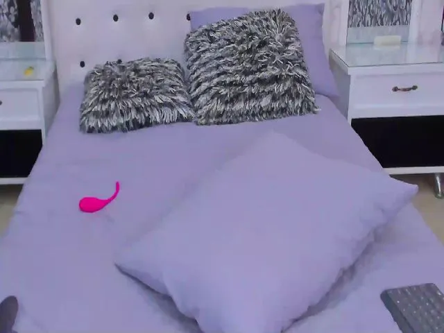 Live sex webcam photo for CurvyBlue #259615422