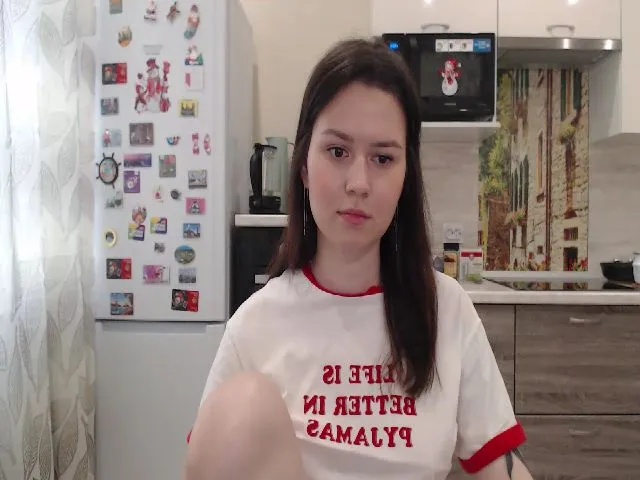 Live sex webcam photo for WonderXGirlXX #263039331