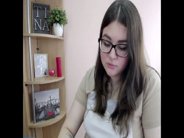 Live sex webcam photo for SweetyTinna #263619799