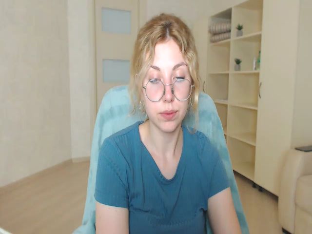 Live sex webcam photo for MollyDiamond1 #261502096