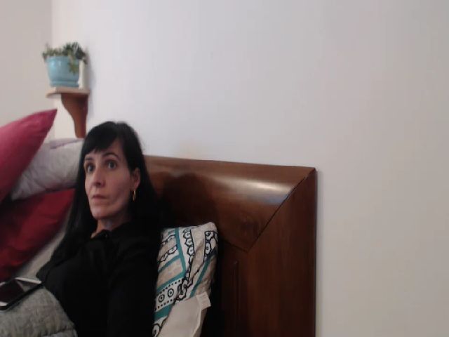 Live sex webcam photo for isabellazee2 #253620725