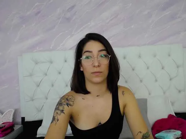 Live sex webcam photo for Karinapuerta #241425775