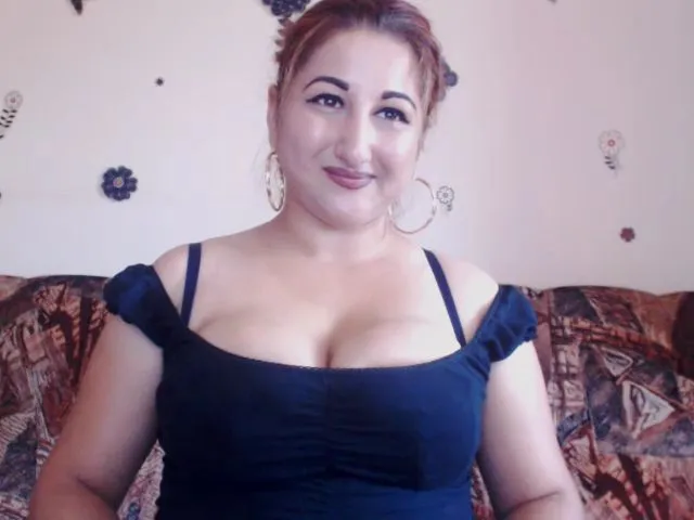 Live sex webcam photo for KinkyMyax #263551638