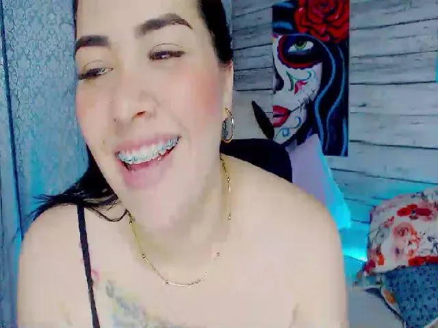 Live sex webcam photo for Lucy_park #264131517