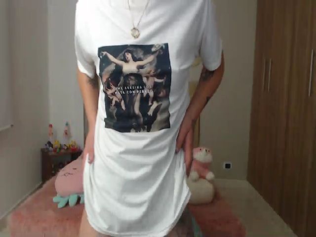 Live sex webcam photo for Emily_evans18 #256600228