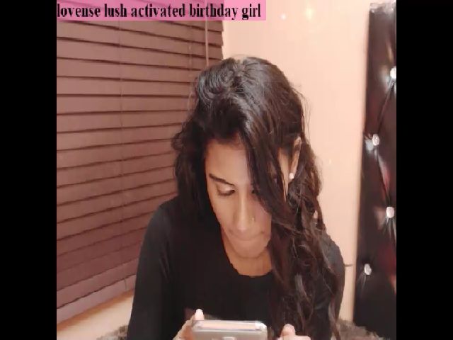 Live sex webcam photo for PARADISEQEEN #254030993